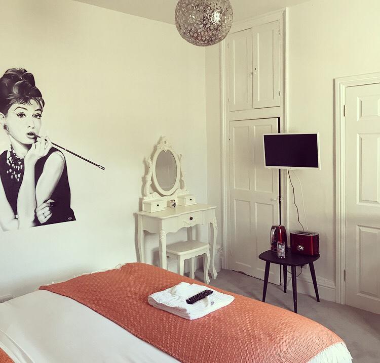 Wansford Country Lounge B&B Экстерьер фото